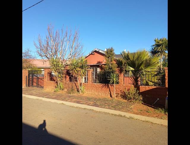 3 BEDROOM HOUSE FOR SALE IN ENNERDALE EXT 5